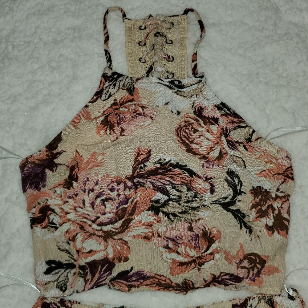 FLORAL 2 PIECE CROP TOP WITH SHORTS - Picture 5 of 9